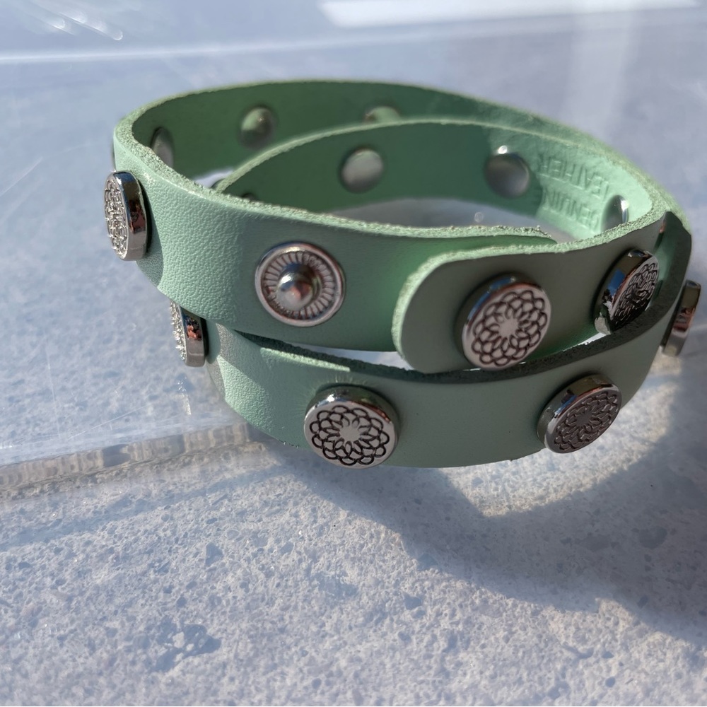 🔥 3/$25 - Green sea foam double wrap bracelet